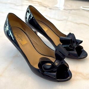 Valentino Garavani Patent Bow Heels Size 38 2.5”height